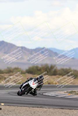 media/Nov-16-2025-Race Pace (Sun) [[8c5fa54630]]/Non Verified Riders (1st 20 Minutes)/5-Turn 15 (110pm)/